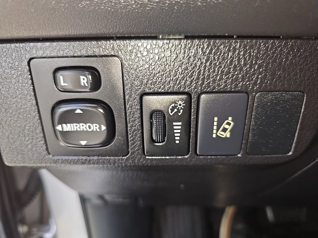 Used 2017 Toyota RAV4 LE image 14