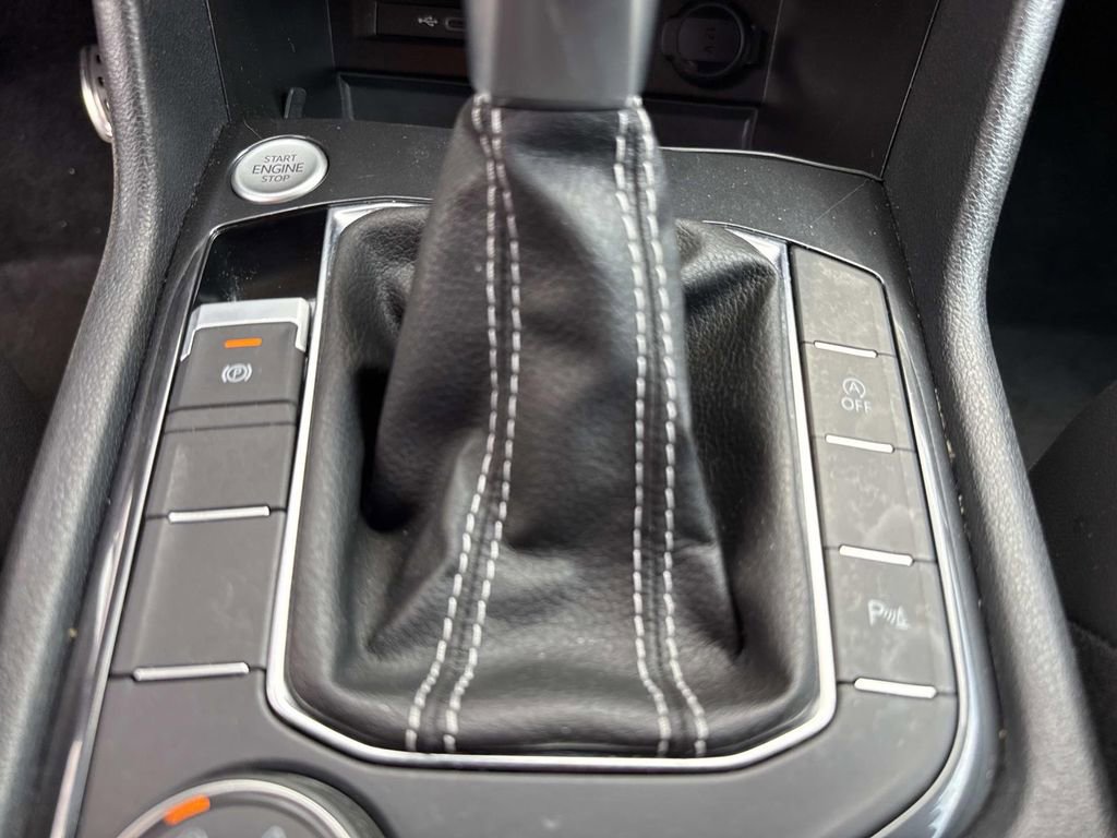 Used 2023 Volkswagen Tiguan SE R-Line image 31