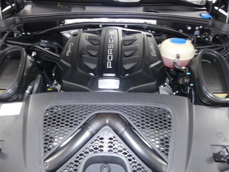 Used 2018 Porsche Macan Turbo image 33
