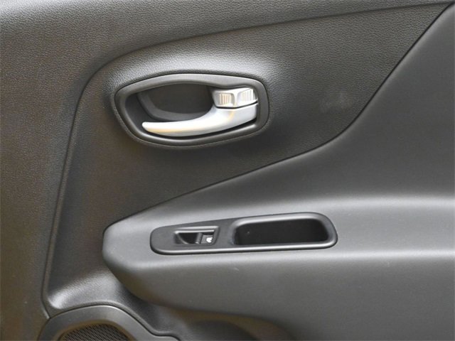 Used 2023 Jeep Renegade Latitude image 29