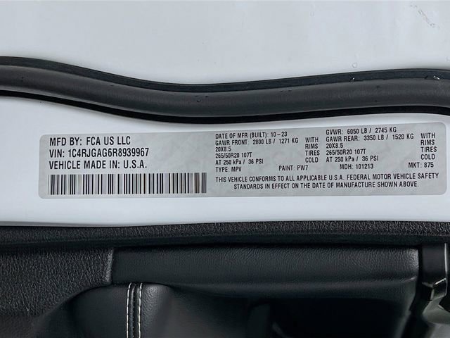 Used 2024 Jeep Grand Cherokee Altitude RWD image 29