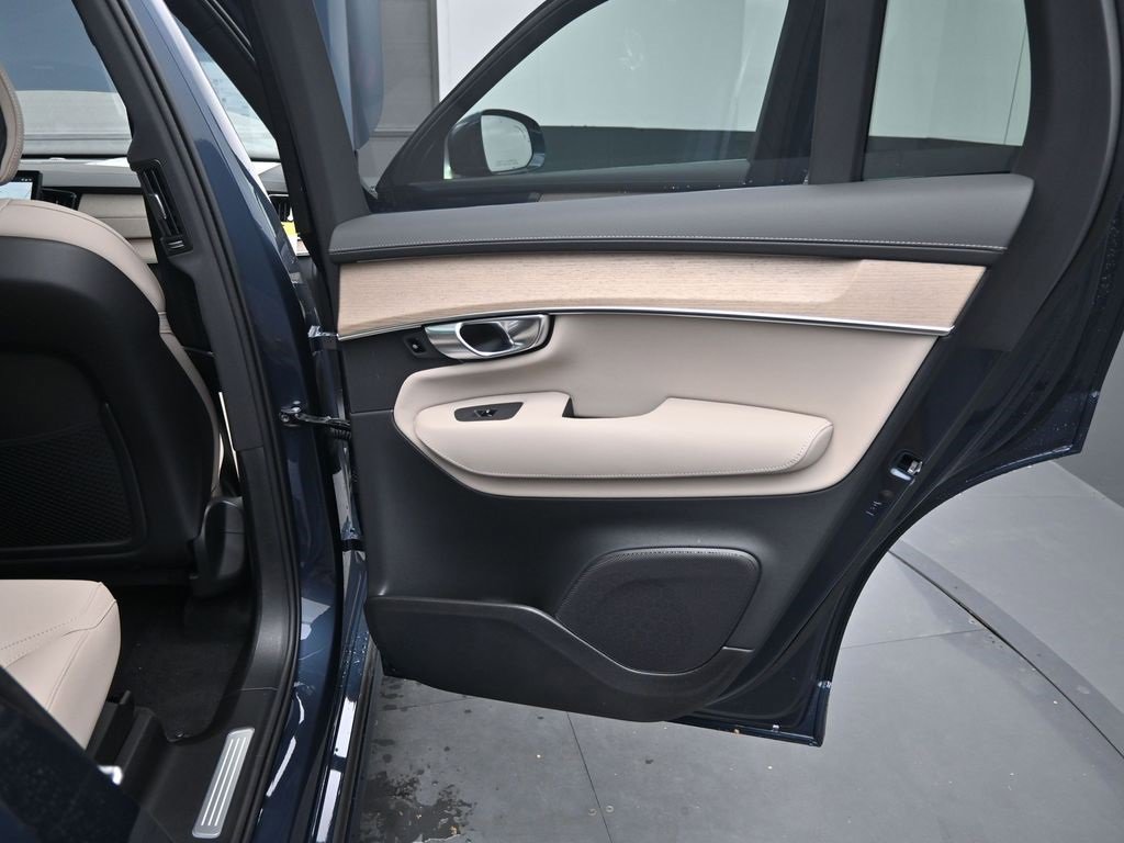 New 2026 Volvo XC90 B6 Plus w/ Protection Package Premier image 35