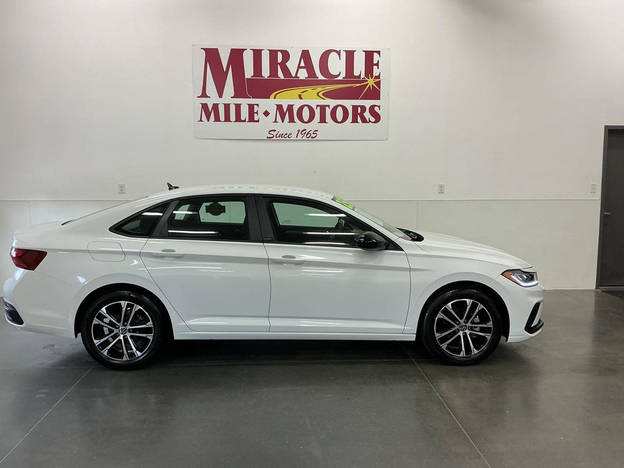 Used 2025 Volkswagen Jetta Sport FWD image 20