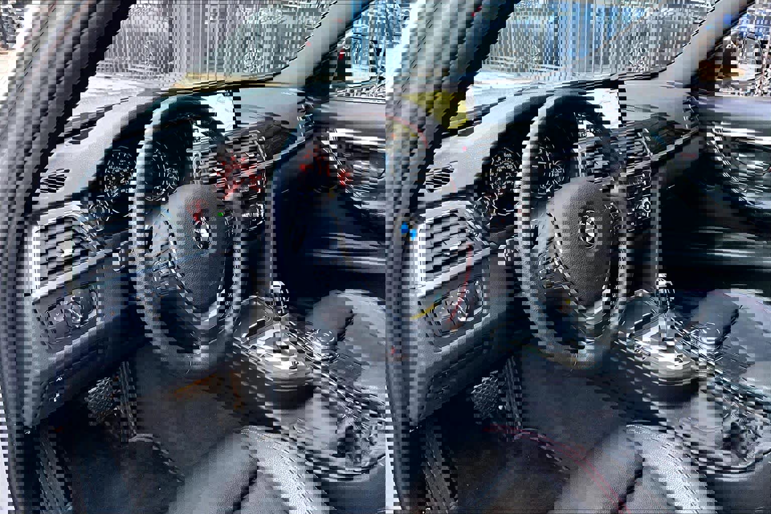 Used 2018 BMW 330e image 18