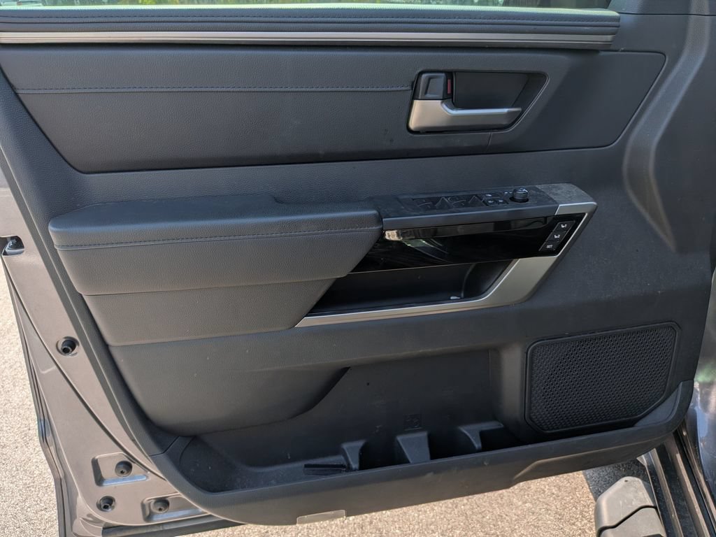 Used 2025 Toyota Tundra Limited AWD/4WD image 9