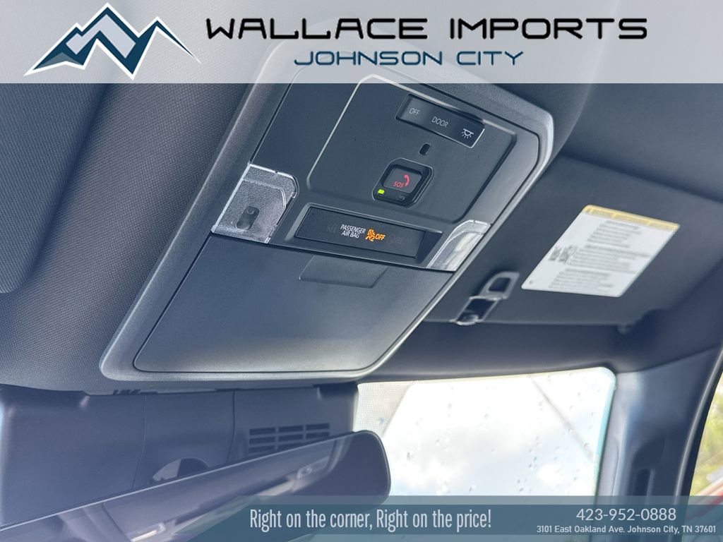 Used 2025 Toyota Tacoma SR5 AWD/4WD image 15
