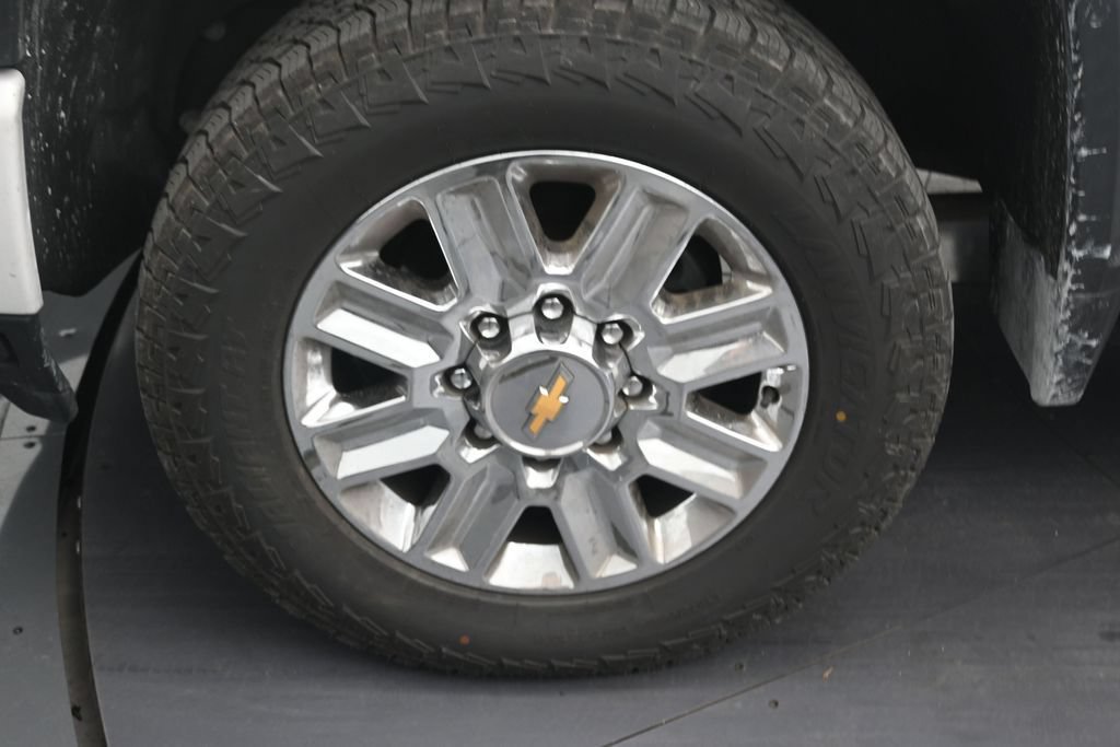 Used 2024 Chevrolet Silverado 3500 High Country w/ High Country Premium Package AWD/4WD image 9