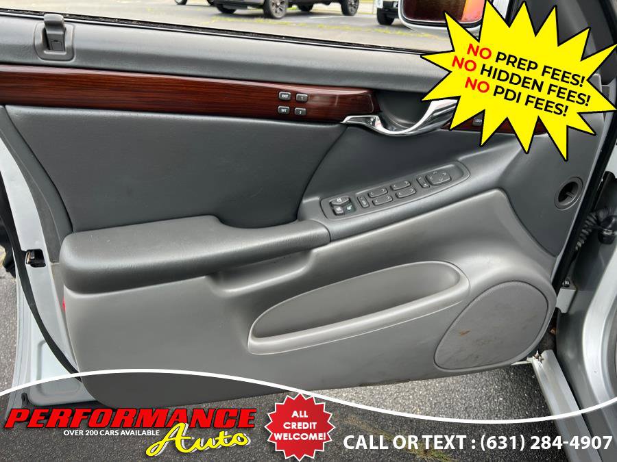 Used 2001 Cadillac De Ville DTS w/ Comfort/Convenience Pkg FWD image 24