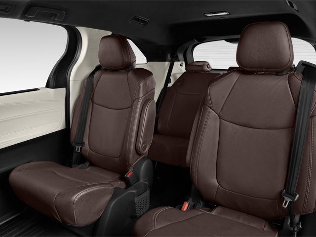 Used 2025 Toyota Sienna XSE FWD image 11