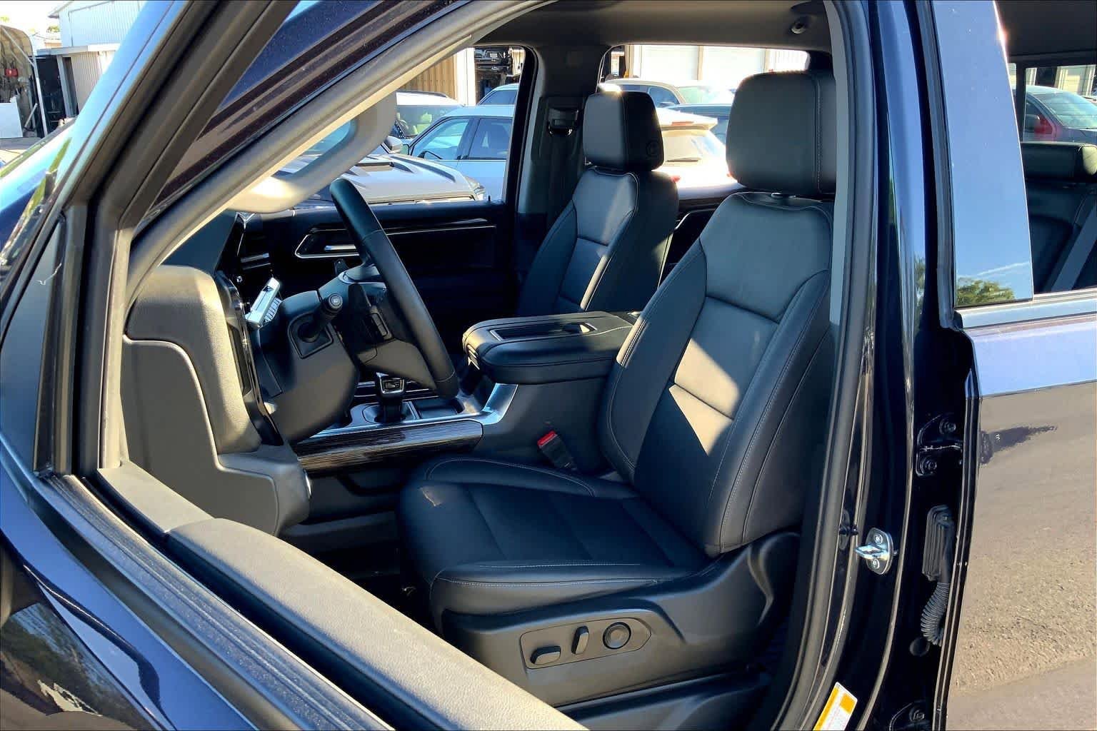 Used 2022 GMC Sierra 1500 Elevation w/ Elevation Premium Package image 8