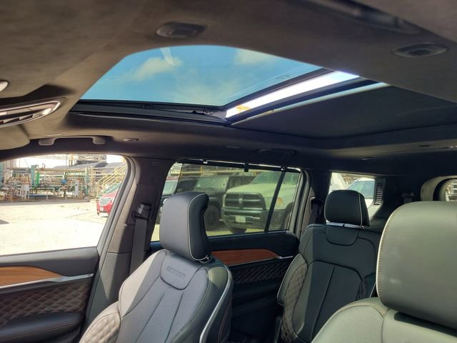 New 2026 Jeep Grand Cherokee L Summit w/ Obsidian Package AWD/4WD image 32