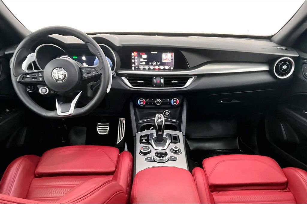 Used 2025 Alfa Romeo Stelvio Sprint w/ Veloce Package image 21