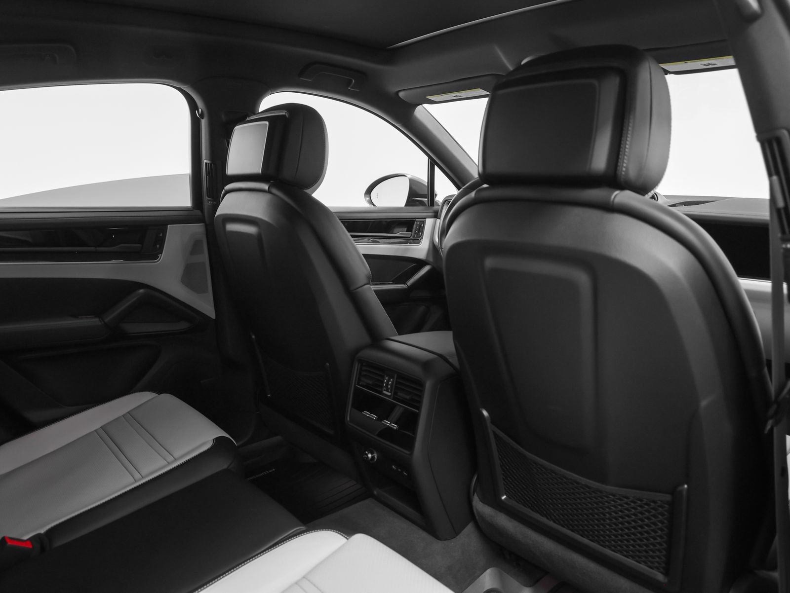 Certified 2026 Porsche Cayenne S AWD/4WD image 31