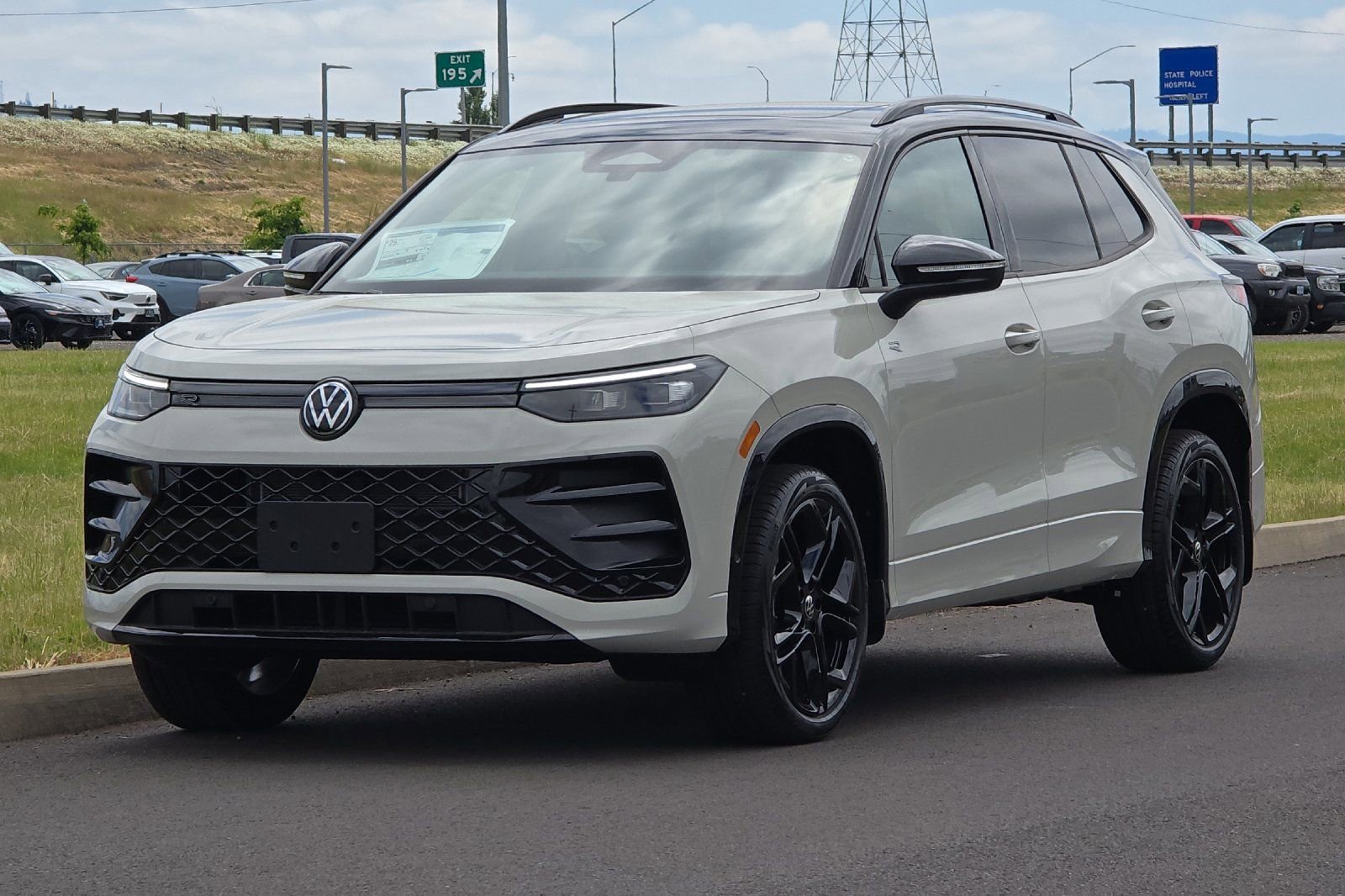 New 2026 Volkswagen Tiguan SE R-Line AWD/4WD image 7