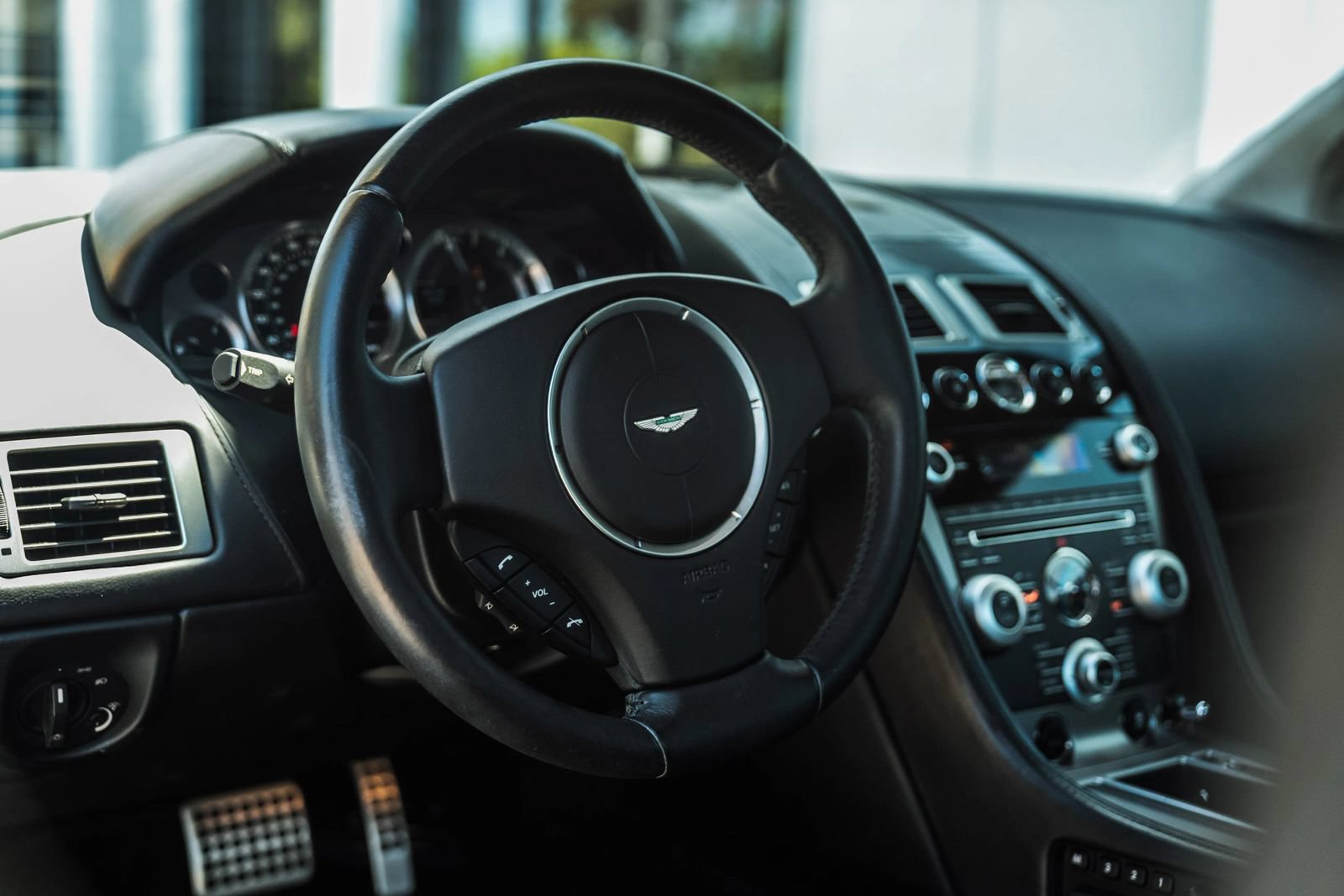 Used 2011 Aston Martin DB9 Coupe RWD image 15