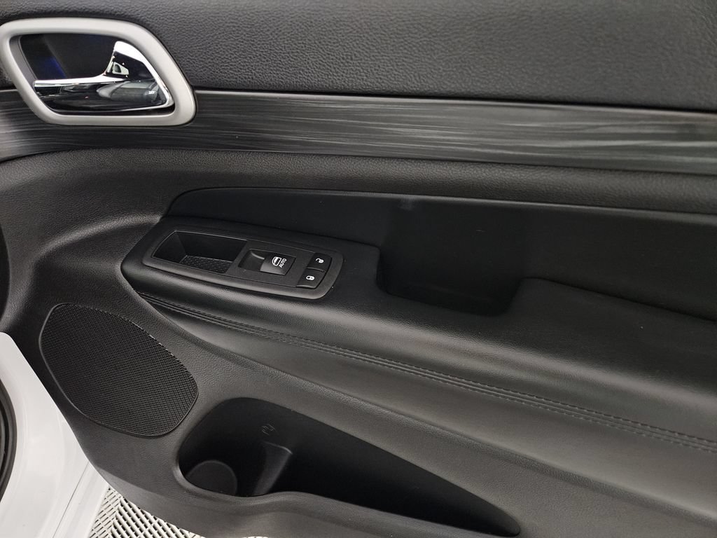 Used 2020 Jeep Grand Cherokee Altitude RWD image 30
