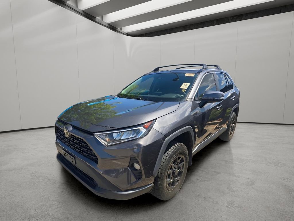 Used 2021 Toyota RAV4 XLE AWD/4WD image 2