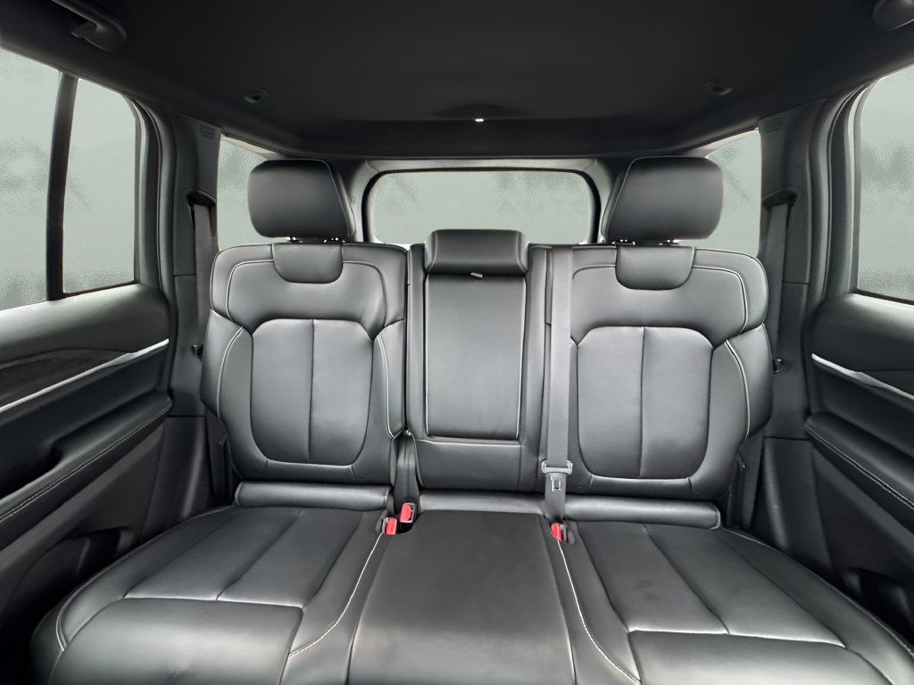 Used 2026 Jeep Grand Cherokee Limited AWD/4WD image 11