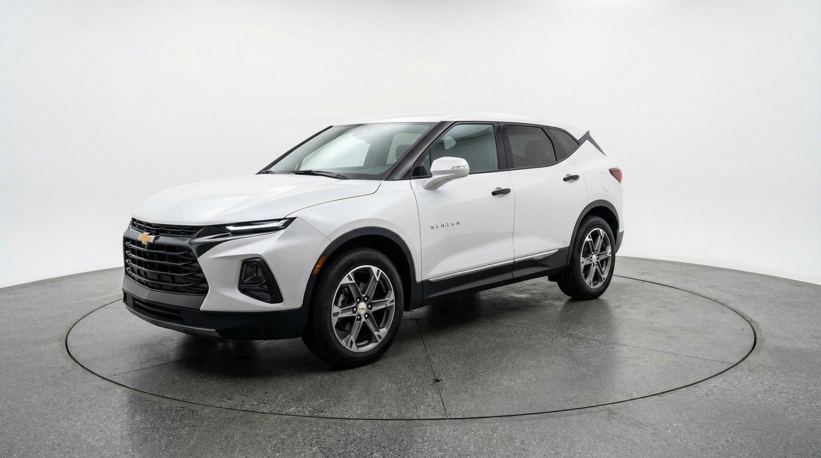 Used 2025 Chevrolet Blazer LT image 3
