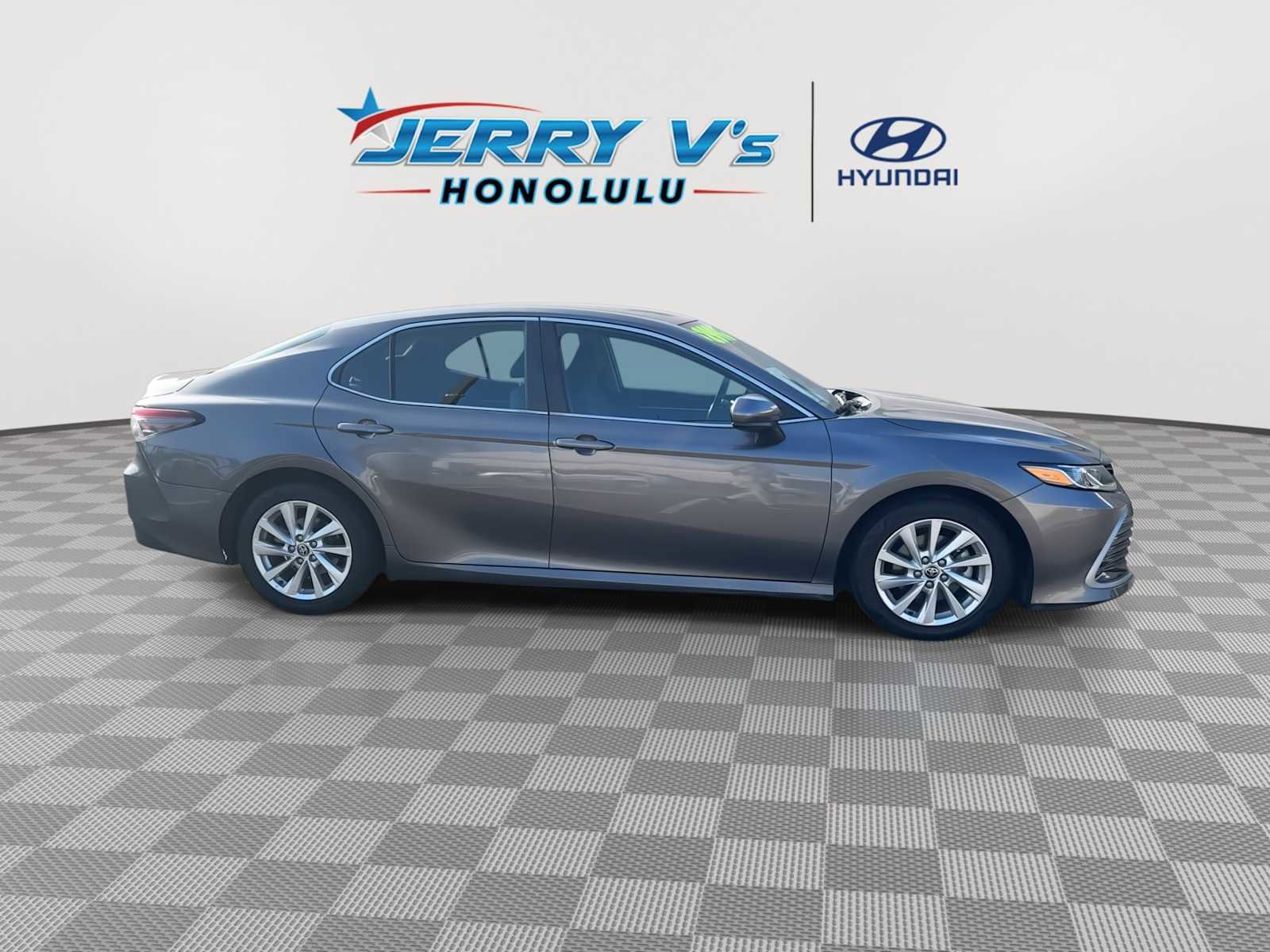 Used 2023 Toyota Camry LE image 9