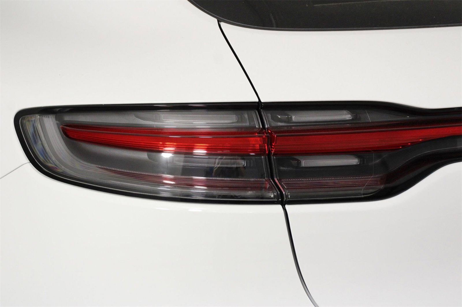 Used 2025 Porsche Macan image 21