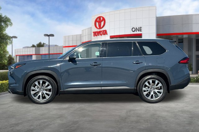 Used 2024 Toyota Grand Highlander AWD image 8