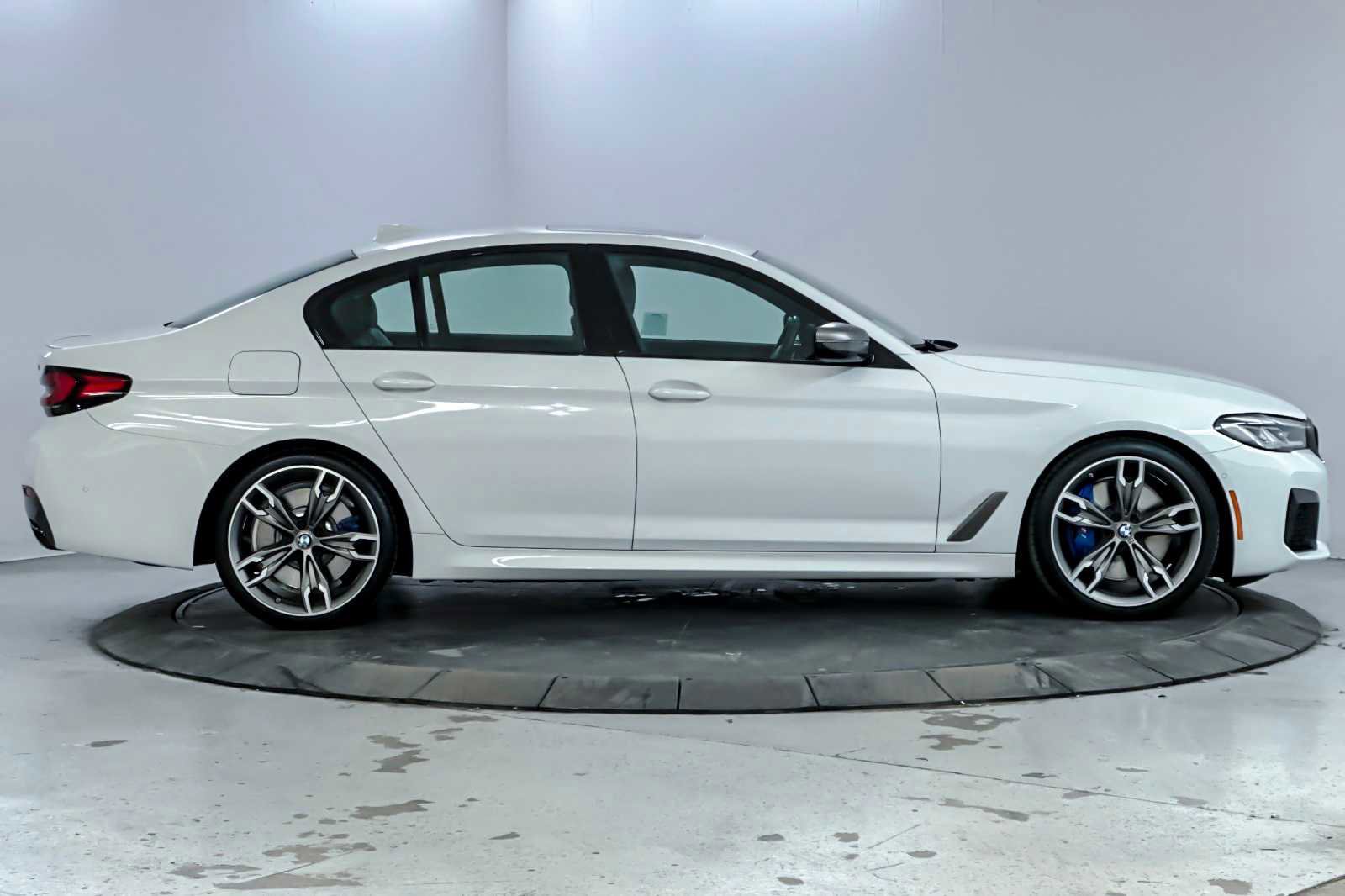 Used 2023 BMW M550i xDrive image 8