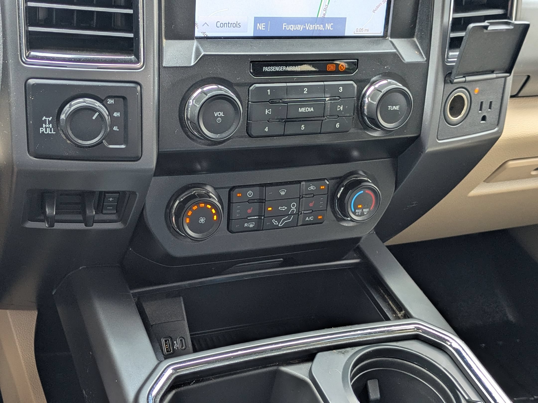 Certified 2020 Ford F350 XLT w/ XLT Premium Package AWD/4WD image 21