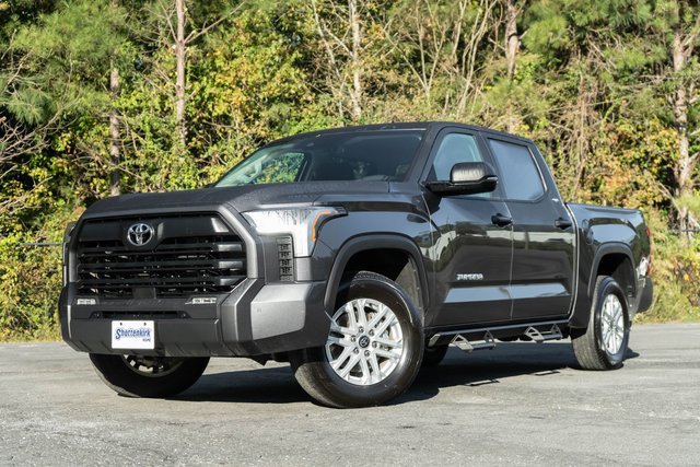 Used 2022 Toyota Tundra SR5 w/ SR5 Convenience Package image 2