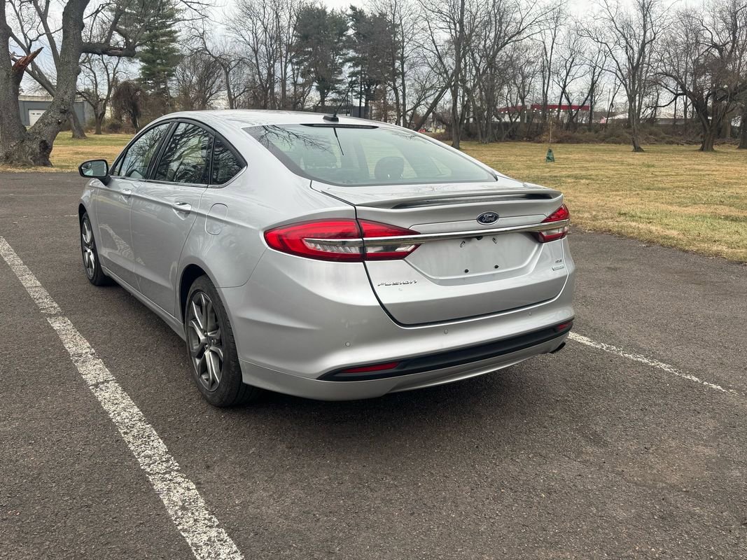 Used 2017 Ford Fusion SE w/ Equipment Group 201A image 6