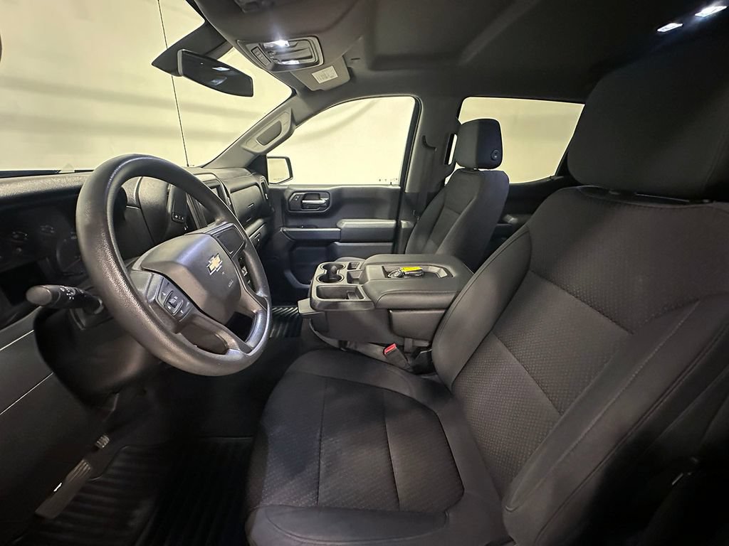 Used 2020 Chevrolet Silverado 1500 Custom w/ Custom Value Package AWD/4WD image 3