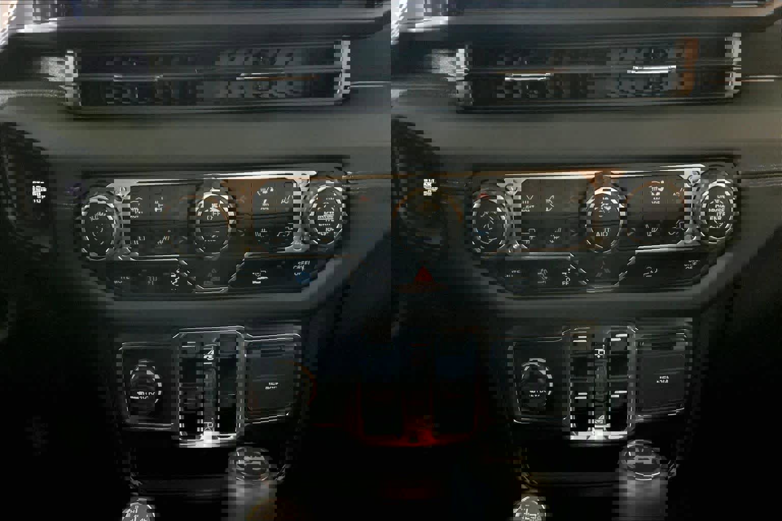 Used 2024 Jeep Wrangler Sahara w/ Technology Group image 34