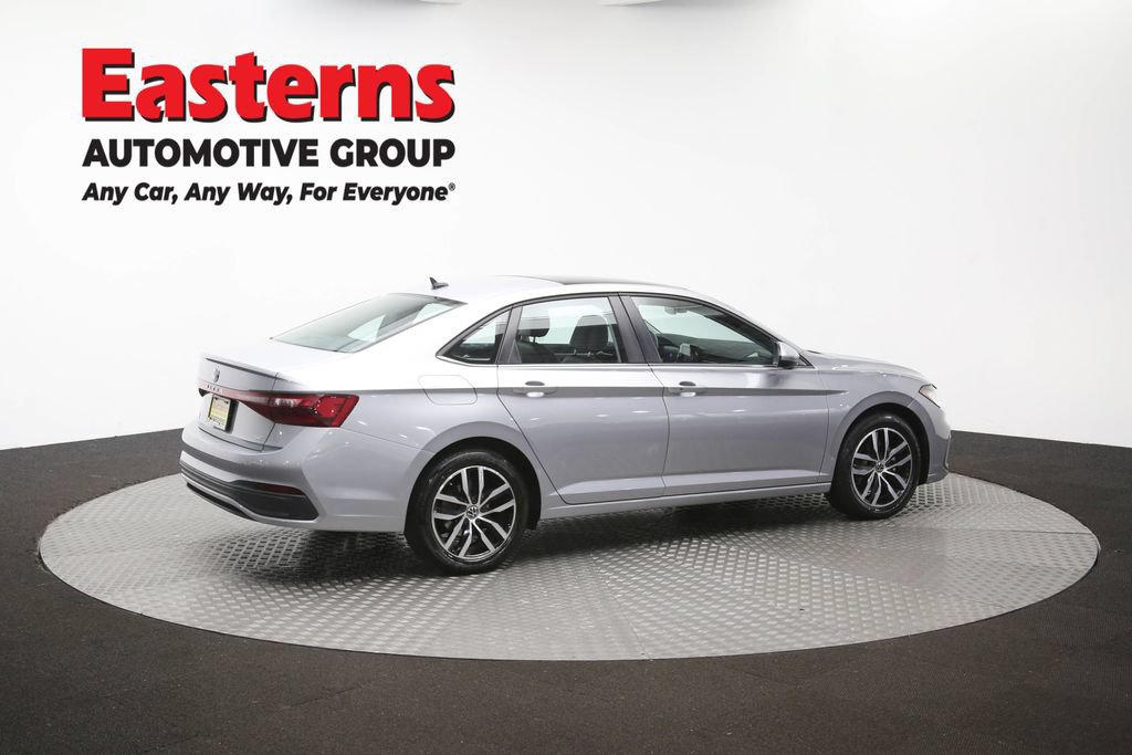 Used 2025 Volkswagen Jetta SE FWD image 41