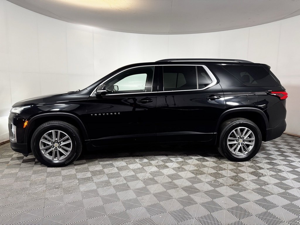 Used 2022 Chevrolet Traverse LT image 3