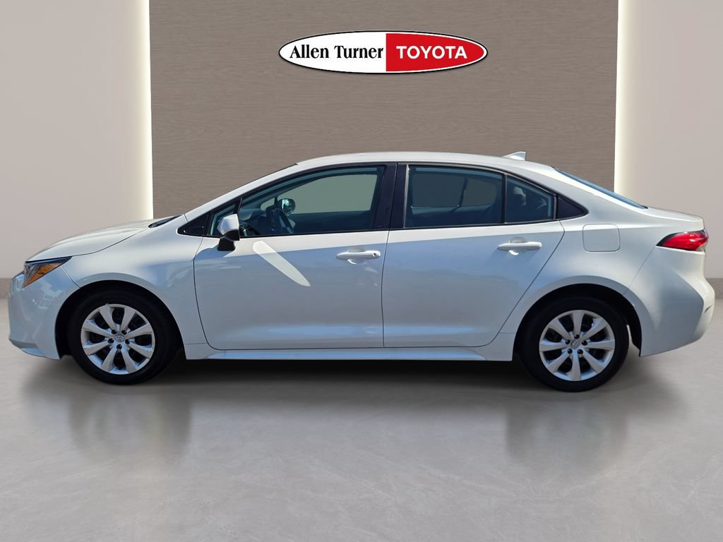 Used 2025 Toyota Corolla LE FWD image 10