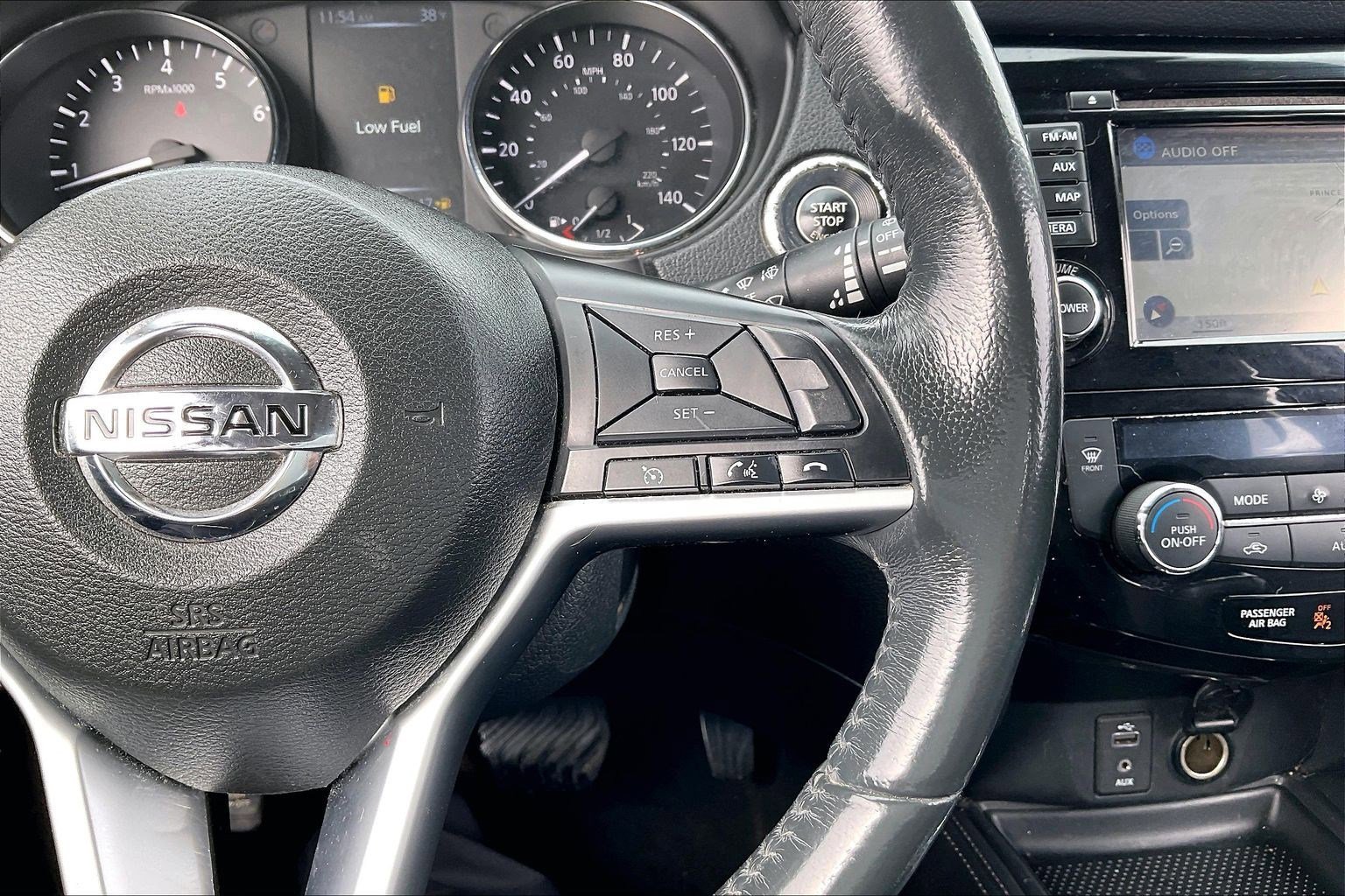 Used 2017 Nissan Rogue SL w/ SL Premium Package image 18