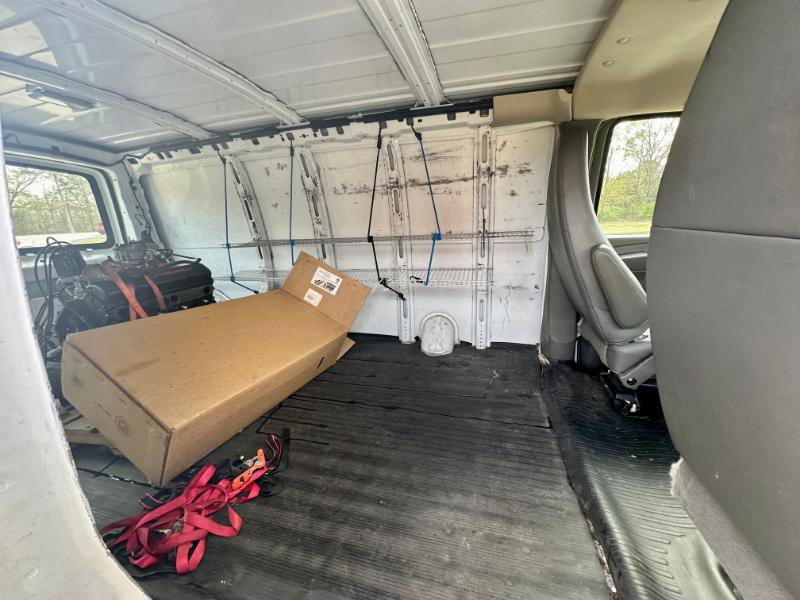 Used 2011 Chevrolet Express 2500 image 7