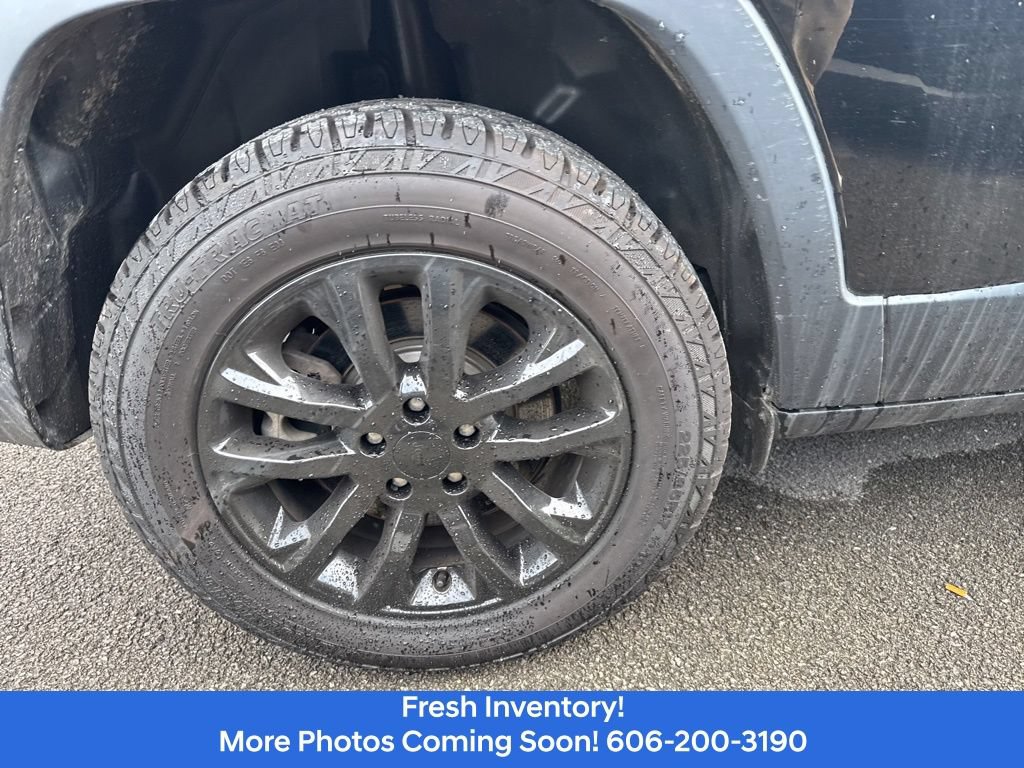Used 2019 Jeep Cherokee Latitude Plus AWD/4WD image 5