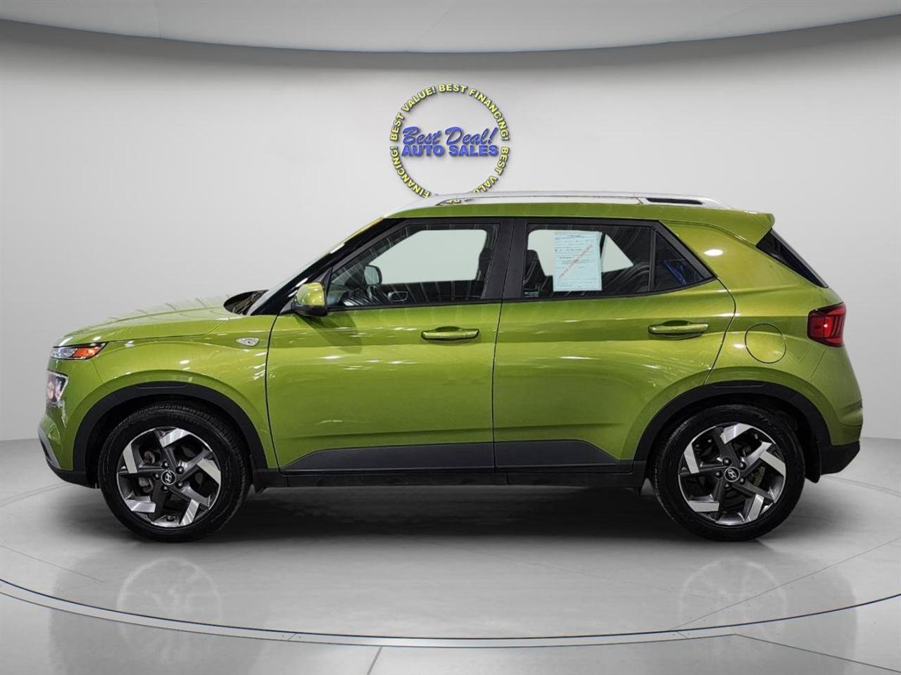 Used 2022 Hyundai Venue SEL FWD image 3
