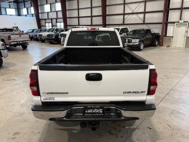 Used 2004 Chevrolet Silverado 2500 LS w/ Heavy-Duty Power Package AWD/4WD image 10