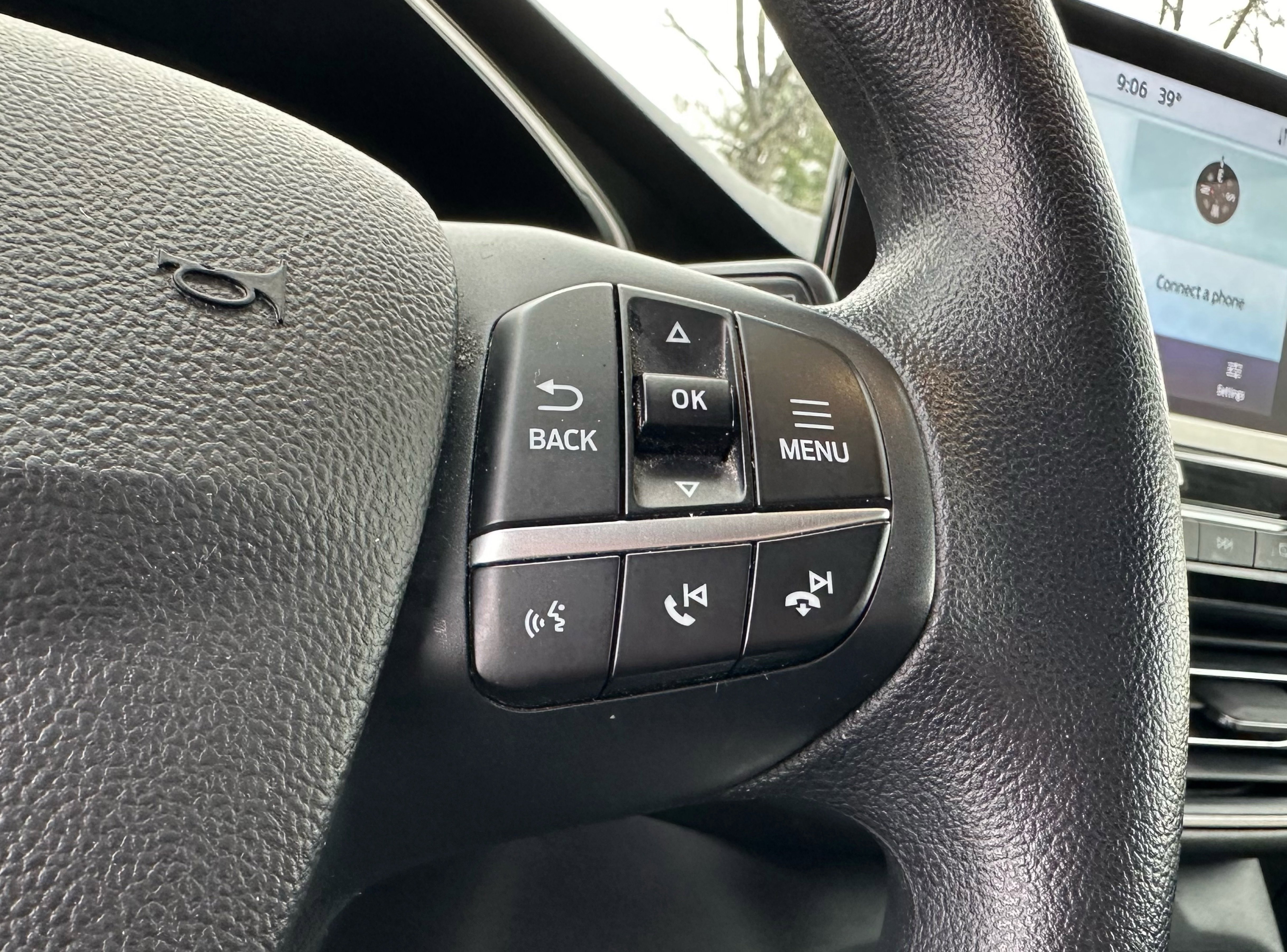 Used 2020 Ford Escape SE image 16