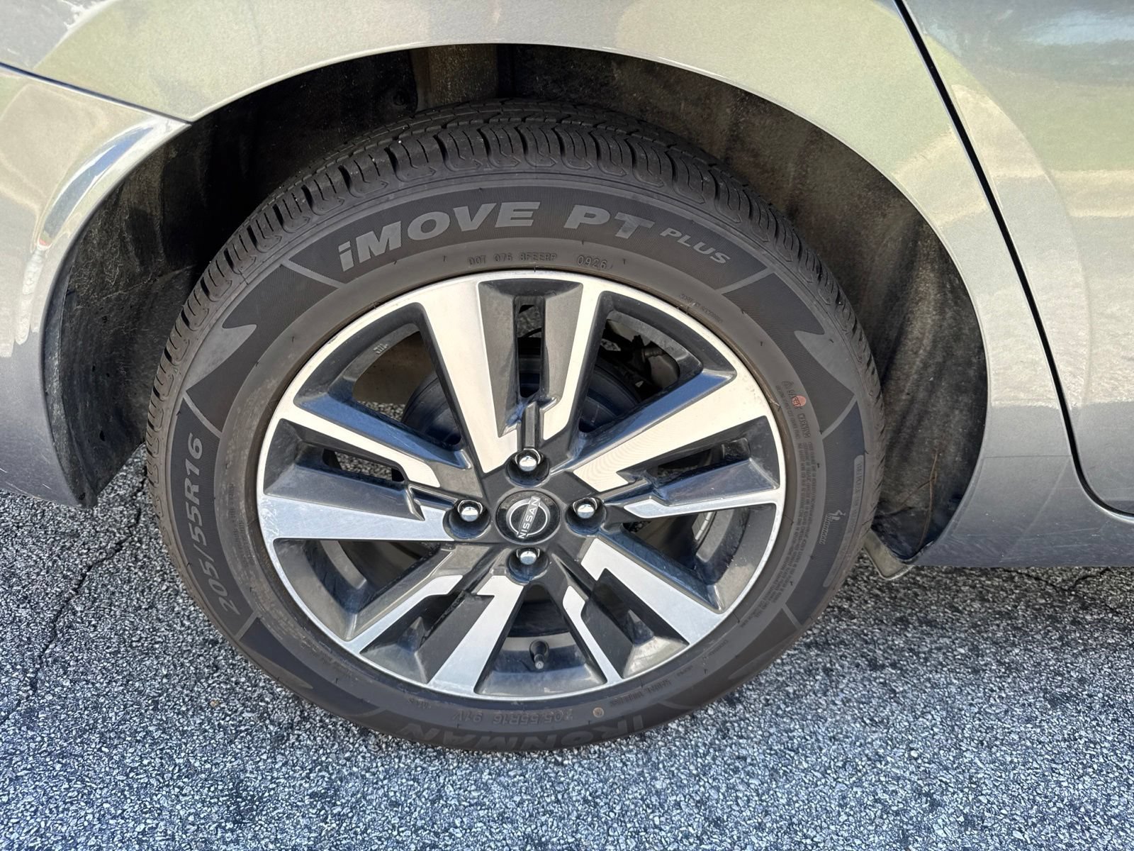 Used 2024 Nissan Versa SV FWD image 10