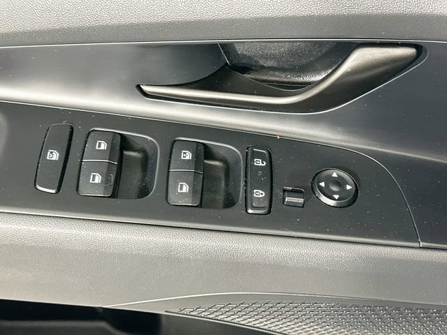Used 2025 Hyundai Elantra SEL FWD image 23