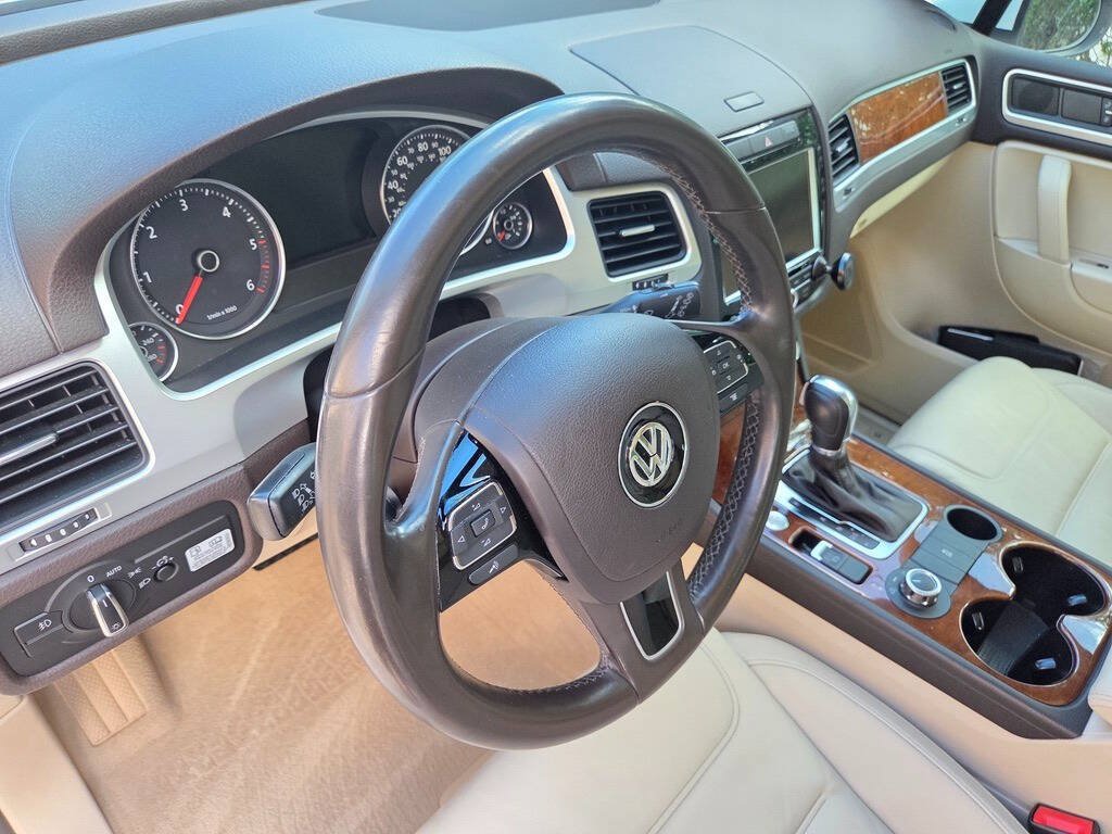 Used 2014 Volkswagen Touareg TDI AWD/4WD image 31