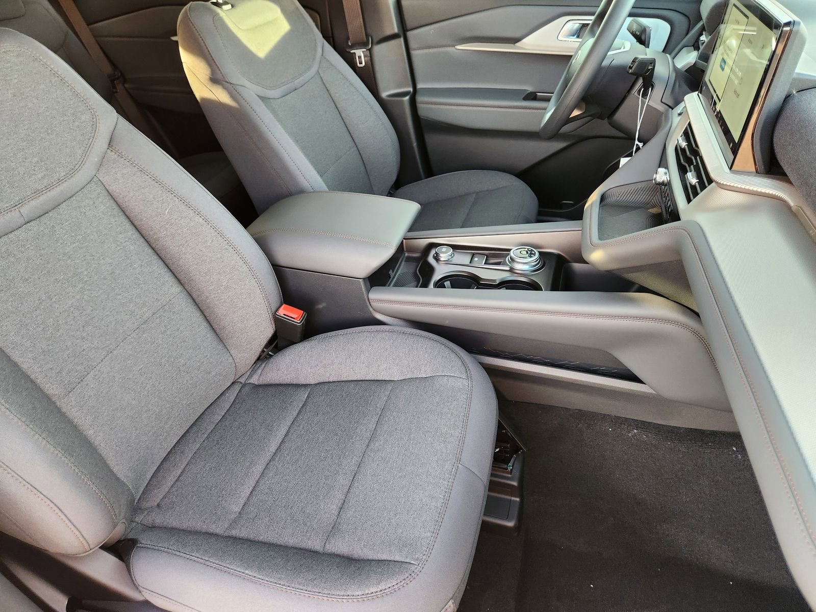 New 2026 Ford Explorer Active RWD image 13
