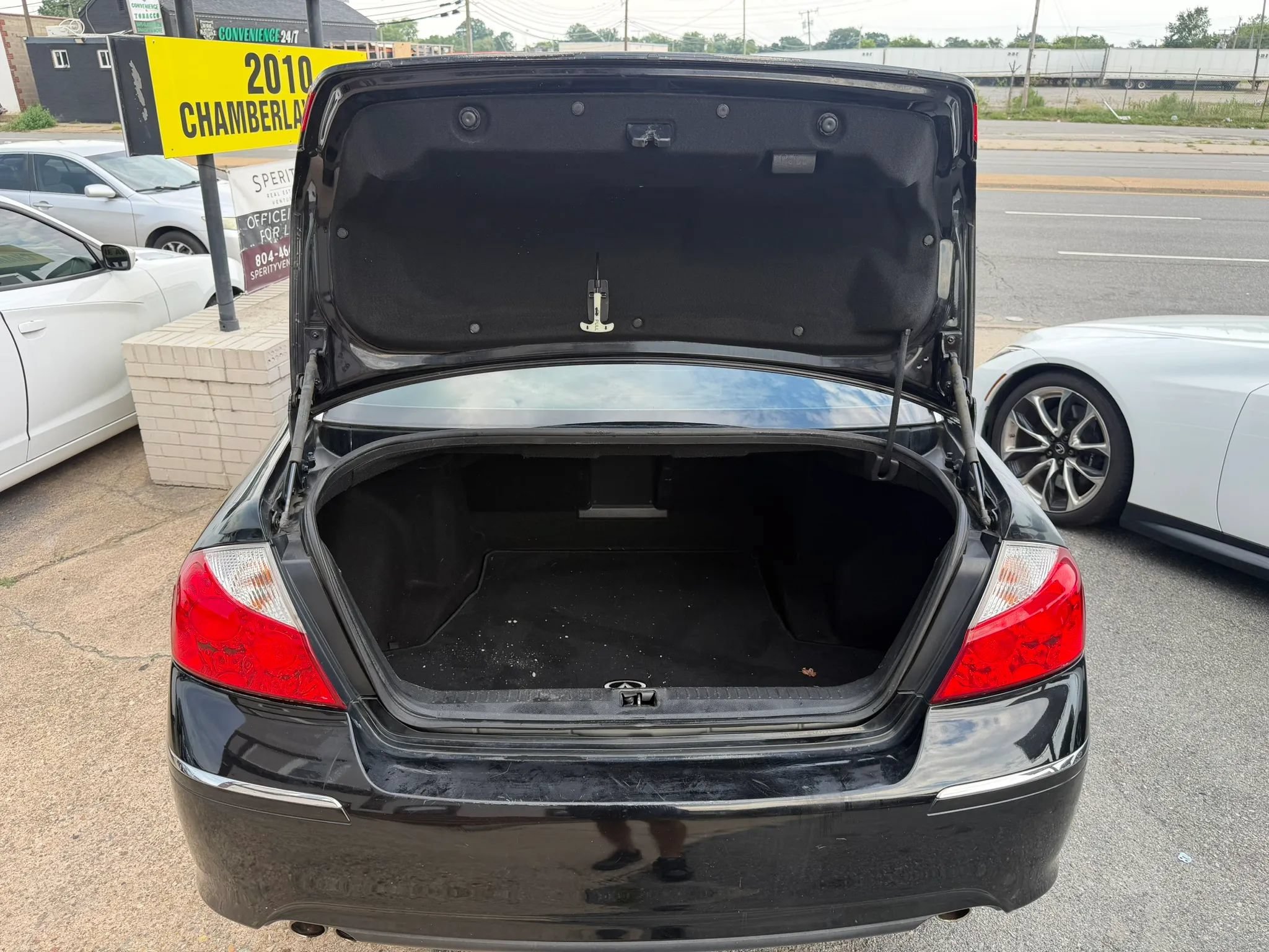 Used 2010 INFINITI M35 w/ Technology Pkg RWD image 31