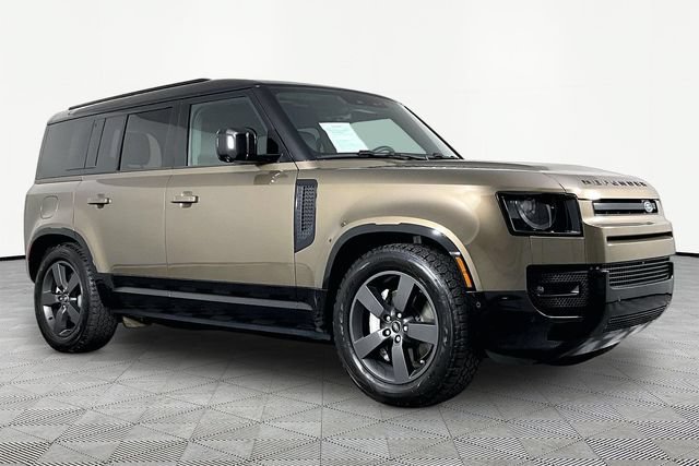 Used 2025 Land Rover Defender 110 X-Dynamic SE AWD/4WD image 3