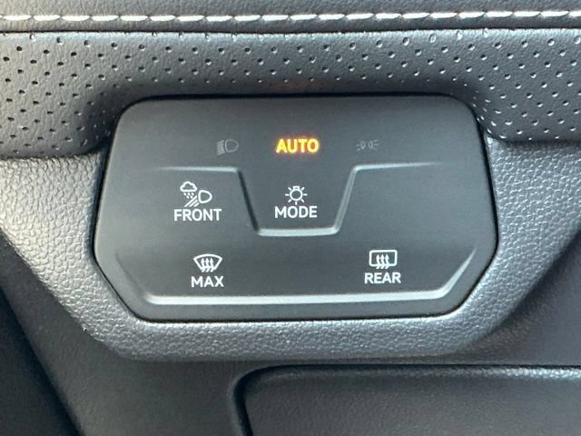 Used 2024 Volkswagen Atlas SE AWD/4WD image 33