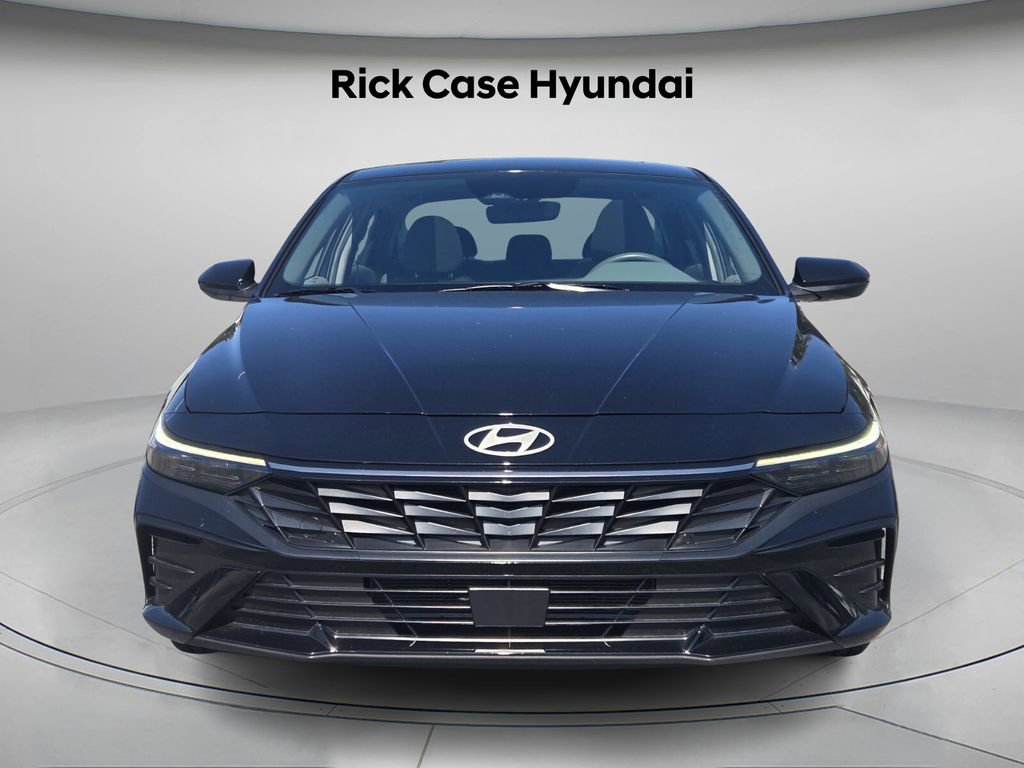 Certified 2025 Hyundai Elantra SEL image 4