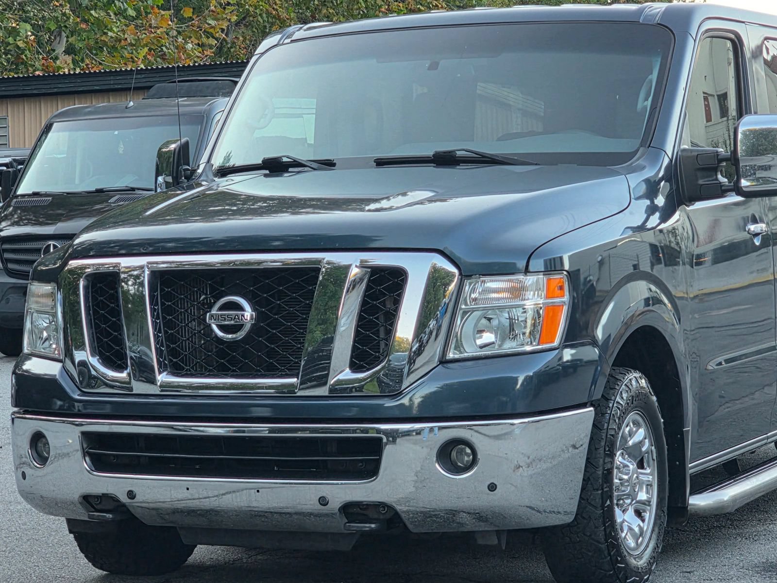 Used 2016 Nissan NV 3500 SL RWD image 2